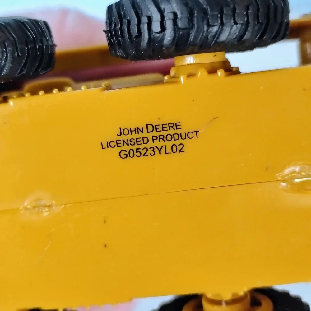 NWT John Deere ERTL Skid Steer Loader Yellow Black Construction Farm Toy